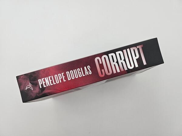 Außenansicht des Buches „Corrupt – Dunkle Versuchung“