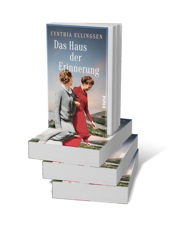 Bücherstapel des Buches „Das Haus der Erinnerung“