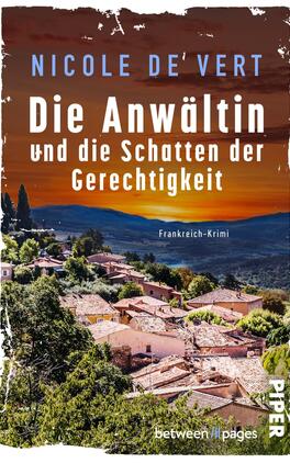 Das Buchcover zeigt eine malerische, frühlingshafte Landschaft mit mediterranen Gebäuden, die sanft in eine Hügellandschaft eingebettet sind. Im Hintergrund erstrahlt ein sonniger, oranger Himmel, während die untergehende Sonne den Horizont beleuchtet. Der Titel „Die Anwältin und die Schatten der Gerechtigkeit“ ist in großen, weißen Buchstaben mittig platziert, darüber steht der Name der Autorin, „Nicole de Vert“, in blauen Lettern. Am unteren Rand befindet sich der Hinweis „Frankreich-Krimi“.