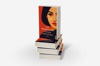 Bücherstapel des Buches „Die Perserinnen“