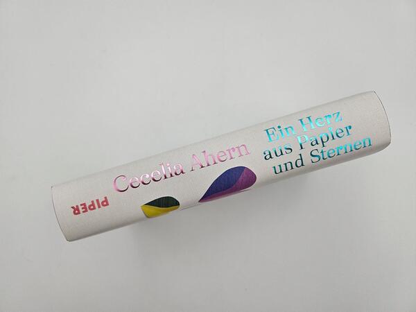Außenansicht des Buches „Ein Herz aus Papier und Sternen“