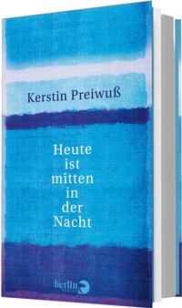 Das Buchcover zeigt eine abstrakte Farbgestaltung in verschiedenen Blautönen, die eine ruhige und nächtliche Atmosphäre vermittelt. Oben befindet sich der Name der Autorin „Kerstin Preiwuß“ in kleiner, eleganter Schrift. Darunter steht der Titel „Heute ist mitten in der Nacht“ in einer großen, auffälligen weißen Typografie. Der Übergang zwischen den Farbtönen ist sanft und harmonisch, was das Gefühl von Tiefe und Weite verstärkt.
