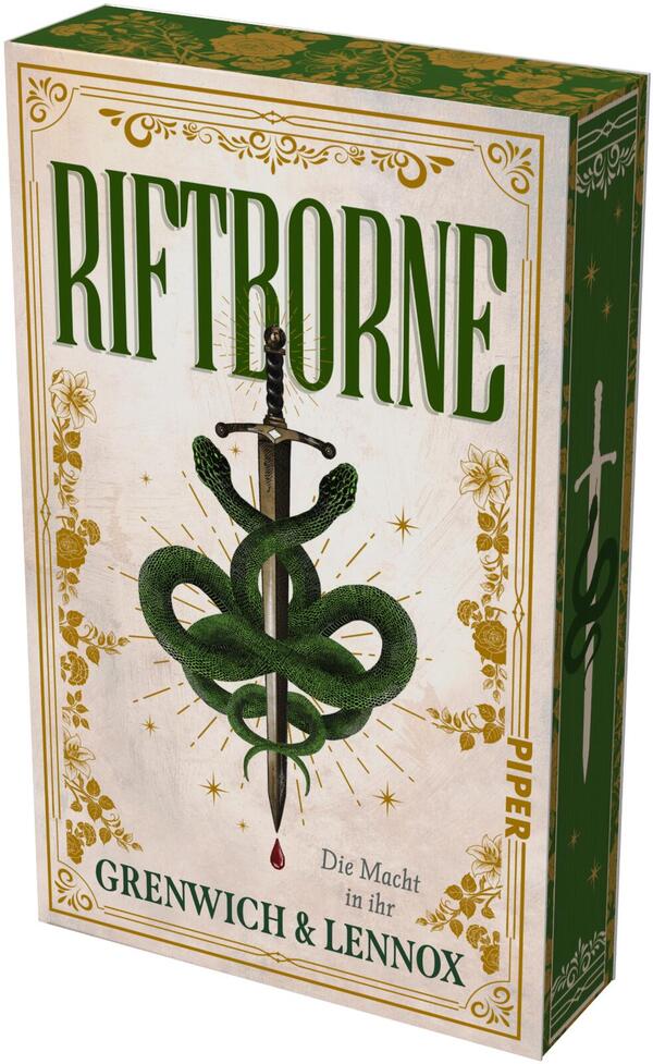 Das Buchcover zeigt einen elfenbeinfarbenen, leicht gealterten Hintergrund mit goldverzierten Ecken und floralen Ornamenten. Dominant in großen grünen Versalbuchstaben der Titel „Riftborne“. Mittig ein aufrecht stehendes Schwert, um das sich eine dunkelgrüne Schlange windet; an der Schwertspitze hängt ein einzelner Bluttropfen. Untertitel „Die Macht in ihr“ und Autorenangabe „Grenwich & Lennox“ in kleinerer Serifentypografie. Die Gesamtwirkung ist düster und geheimnisvoll.