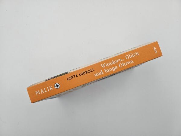 Außenansicht des Buches „Wandern, Glück und lange Ohren“