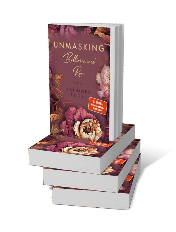 Bücherstapel des Buches „Unmasking Billionaires’ Row“