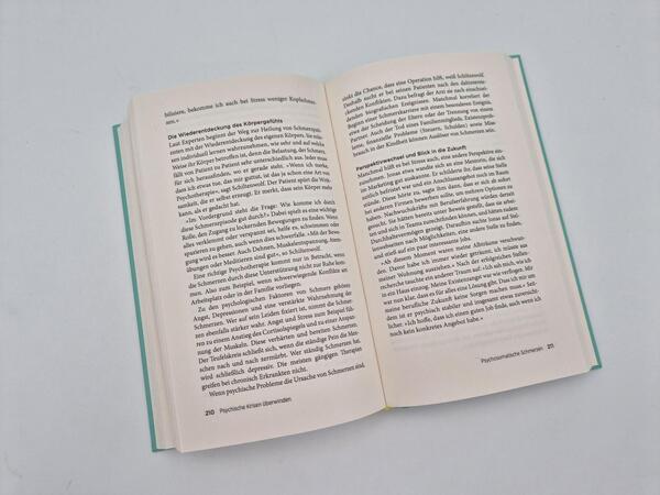 Außenansicht des Buches „Zwischen TikTok und Therapie“