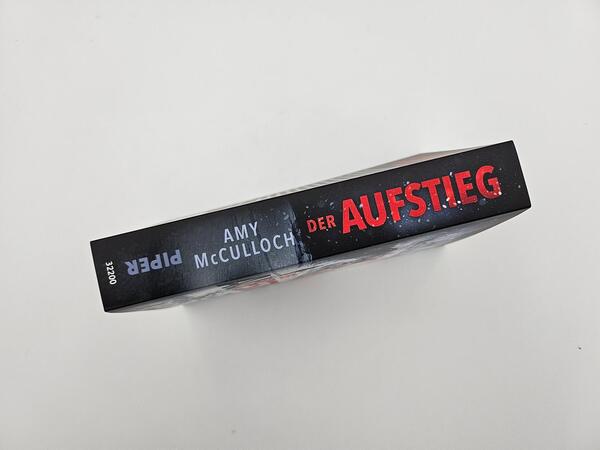 Außenansicht des Buches „Der Aufstieg – In eisiger Höhe wartet der Tod“