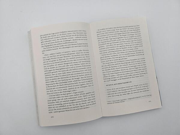 Außenansicht des Buches „First Overland. Als Erste im Land Rover 18.000 Meilen von London nach Singapur “