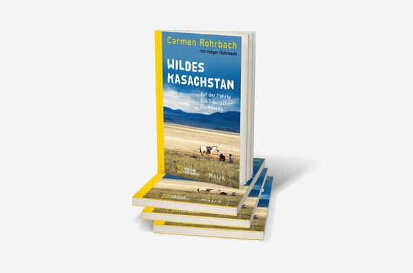 Bücherstapel des Buches „Wildes Kasachstan“