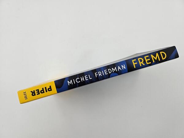 Außenansicht des Buches „Fremd“