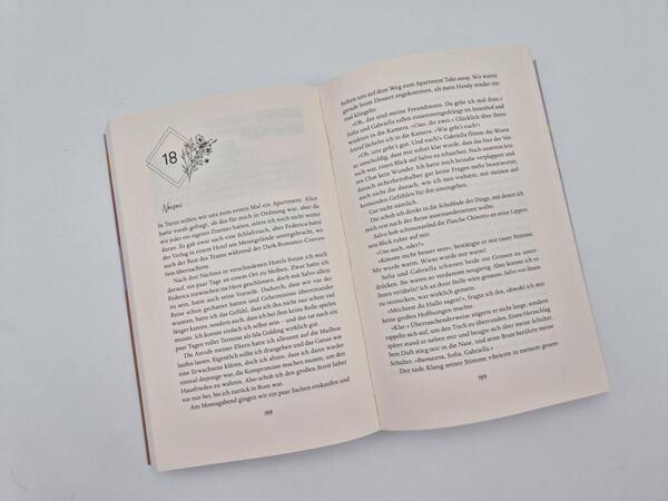 Außenansicht des Buches „The Calmest Kind of Storm“