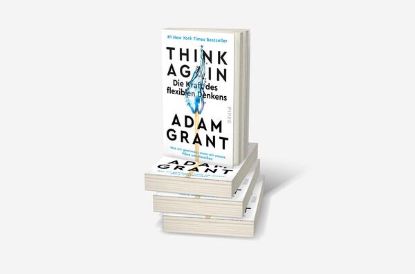 Bücherstapel des Buches „Think Again – Die Kraft des flexiblen Denkens“