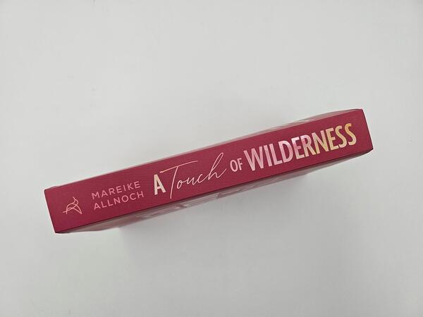 Innenansicht des Buches „A Touch of Wilderness“