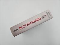 Außenansicht des Buches „Bloodguard“