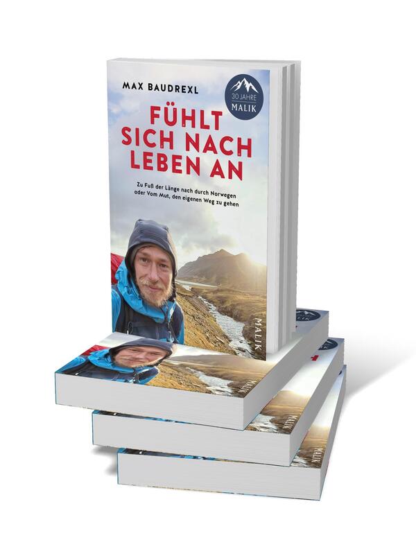 Bücherstapel des Buches „Fühlt sich nach Leben an“
