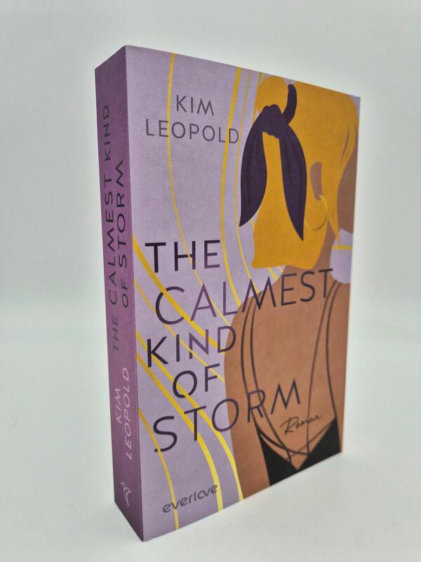 Außenansicht des Buches „The Calmest Kind of Storm“