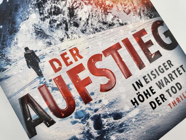 Innenansicht des Buches „Der Aufstieg – In eisiger Höhe wartet der Tod“