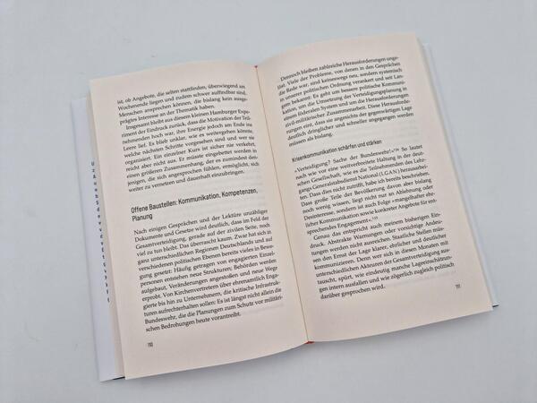 Außenansicht des Buches „Schutz in Krisenzeiten“