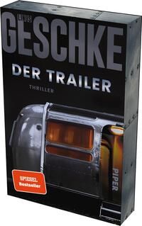 Das Buchcover zeigt einen silbernen Trailer, der auf einem dunklen Hintergrund platziert ist. Die Fenster des Trailers strahlen in warmen Orangetönen, was eine geheimnisvolle Atmosphäre erzeugt. Oben steht in großen, fetten Buchstaben der Name des Autors „Linus Geschke“. Darunter befindet sich der Titel „DER TRAILER“ in klarer, auffälliger Schrift, gefolgt von dem Zusatz „Thriller“. Ein rotes Kästchen mit dem Text „SPIEGEL Bestseller-Autor“ hebt sich prominent ab.
