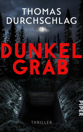 Dunkelgrab Das Buchcover zeigt einen nächtlichen Waldrand unter einem wolkigen Mondhimmel, im Vordergrund ein offenes, dunkles Grab in erdiger Textur. Oben steht der Autorname „Thomas Durchschlag“ in weißer, schlichter Großbuchstabentypografie; mittig groß und dominant der Titel „DUNKELGRAB“ in kräftigem Rot; unten klein das Genre „Thriller“ in Weiß. Atmosphäre: düster, bedrohlich, spannungsgeladen.