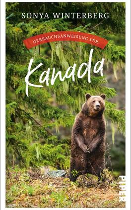 Das Buchcover zeigt einen braunen Bären, der aufrecht stehend in einer grünen, bewaldeten Umgebung abgebildet ist. Im Hintergrund sind Bäume und dichtes, grünes Laub zu sehen. Oben auf dem Cover ist in roten Buchstaben der Titel „Gebrauchsanweisung für Kanada“ platziert, während der Schriftzug „Sonya Winterberg“ in einer eleganten, weißen Schrift darunter steht. Die Farbgestaltung vermittelt eine natürliche und abenteuerliche Atmosphäre.