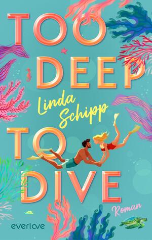 Das Buchcover zeigt ein helltürkisfarbenes Unterwassermotiv mit großen, dreidimensional wirkenden, orange- bis korallfarbenen Titelschriftzügen „TOO DEEP TO DIVE“. Der Name Linda Schipp erscheint gelb in handschriftlicher Schrift. Zentral schwimmen ein dunkelhäutiger Mann und eine blonde Frau, Händchen haltend, umgeben von bunten Korallen, Seegras, kleinen Fischen und einer Schildkröte. Die Stimmung wirkt sommerlich, leicht und romantisch; unten rechts steht in pink das Wort „Roman“.