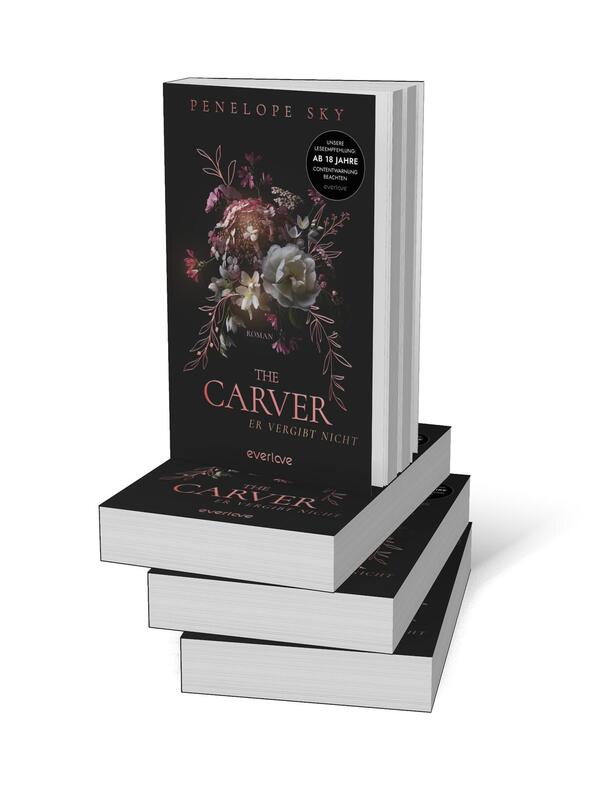 Bücherstapel des Buches „The Carver – Er vergibt nicht“
