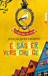Das Buchcover zeigt einen strahlend gelben Hintergrund, vor dem ein eleganter Storch in einem ovalen Rahmen abgebildet ist. Unter dem Rahmen befindet sich ein rotes Banner mit der Aufschrift „Ein Fall für Major Jules Gabin“. Der Titel „ELSÄSSER VERSUCHUNGEN“ ist in bunten, verspielten Buchstaben gestaltet und hebt sich deutlich ab. Am unteren Rand sind stilisierte, sich überlappende Dachlinien in verschiedenen Farben zu sehen, was eine fröhliche und einladende Atmosphäre vermittelt.
