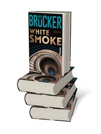 Bücherstapel des Buches „White Smoke“