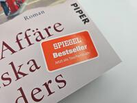 Außenansicht des Buches „Die Affäre Alaska Sanders“