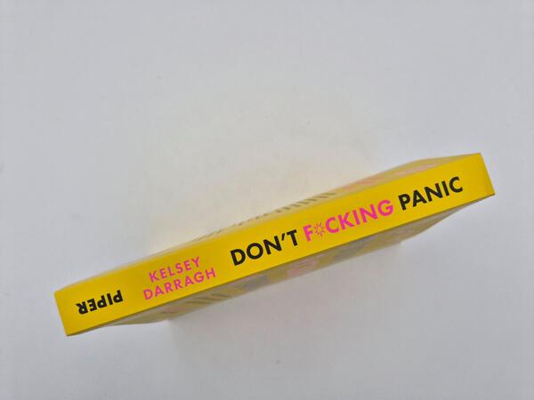 Außenansicht des Buches „Don't f*cking panic“