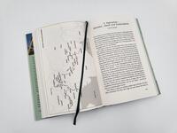 Innenansicht des Buches „First Overland. Als Erste im Land Rover 18.000 Meilen von London nach Singapur“