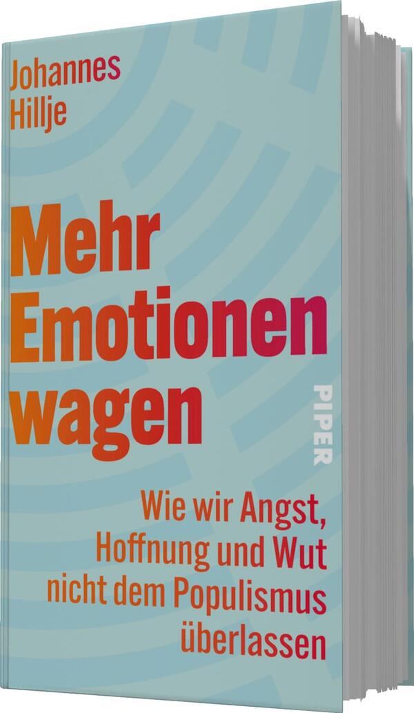 Das Buchcover zeigt eine helle, pastellfarbene Hintergrundgestaltung in sanften Türkistönen. Der Titel „Mehr Emotionen wagen“ hebt sich in großen, auffälligen Buchstaben in einem kräftigen Rot-Orange ab. Darunter steht der Untertitel „Wie wir Angst, Hoffnung und Wut nicht dem Populismus überlassen“ in kleinerer, schwarzer Schrift. Oben sind die Namen des Autors „Johannes Hillje“ in eleganter, schmaler Schrift platziert. Das Cover vermittelt eine einladende und nachdenkliche Atmosphäre.