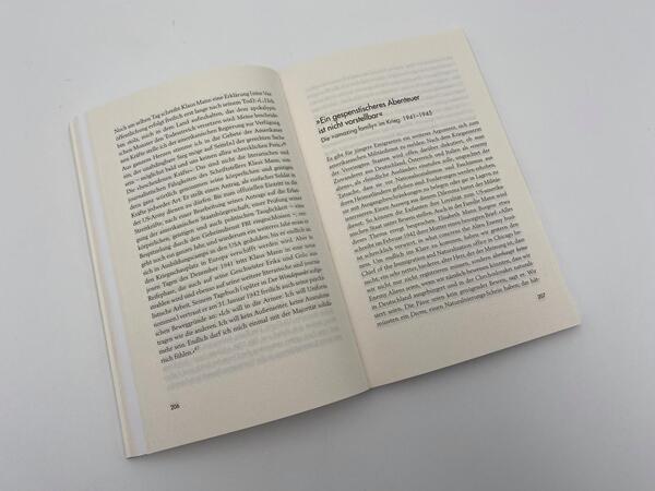 Innenansicht des Buches „„Wir sind unser sechs“ – Die Geschichte der Geschwister Mann“