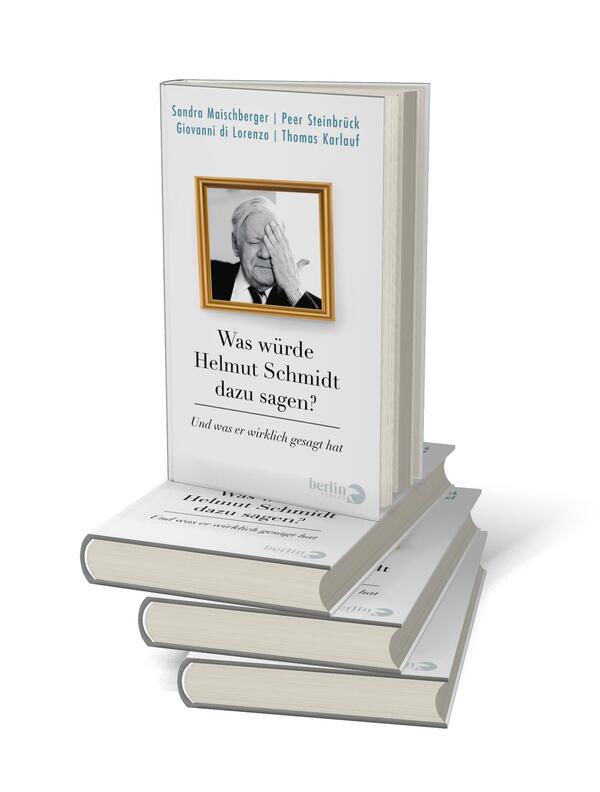 Bücherstapel des Buches „Was würde Helmut Schmidt dazu sagen?“