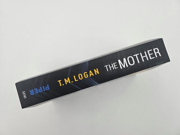 Außenansicht des Buches „The Mother – Sie hat den Mord nicht begangen. Doch wie soll sie es beweisen?“