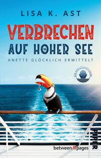 Das Buchcover zeigt einen bunten Tukan in einem weißen Kapitänsoutfit, der an einem Schiffszaun steht. Im Hintergrund ist das glitzernde Meer und ein blauer Himmel zu sehen. Der Titel „VERBRECHEN AUF HOHER SEE“ ist in auffälligem Rot und Blau platziert, während der Untertitel „ANNETTE GLÖCKLICH ERMITTELT“ in einer schlichteren Schrift darunter steht. Am oberen Rand ist das Autorennamen „LISA K. AST“ in dunkler Schrift abgebildet. Das Cover vermittelt eine heitere, kriminalistische Stimmung.