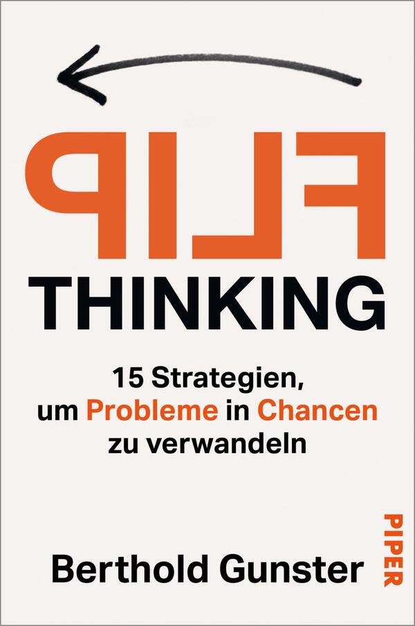 Das Buchcover zeigt einen hellen, einfarbigen Hintergrund. In großen, fette Blockbuchstaben steht „FLIP“ in Orange, darüber das Wort „THINKING“ in schwarzer Schrift. Unter dem Titel folgt der Untertitel „15 Strategien, um Probleme in Chancen zu verwandeln“ in schwarzer, kleinerer Schrift. Am unteren Rand ist der Autorenname „Berthold Gunster“ in schwarzer Schrift zu sehen. Eine geschwungene Pfeillinie in Schwarz zeigt nach links oben und ergänzt das Design.