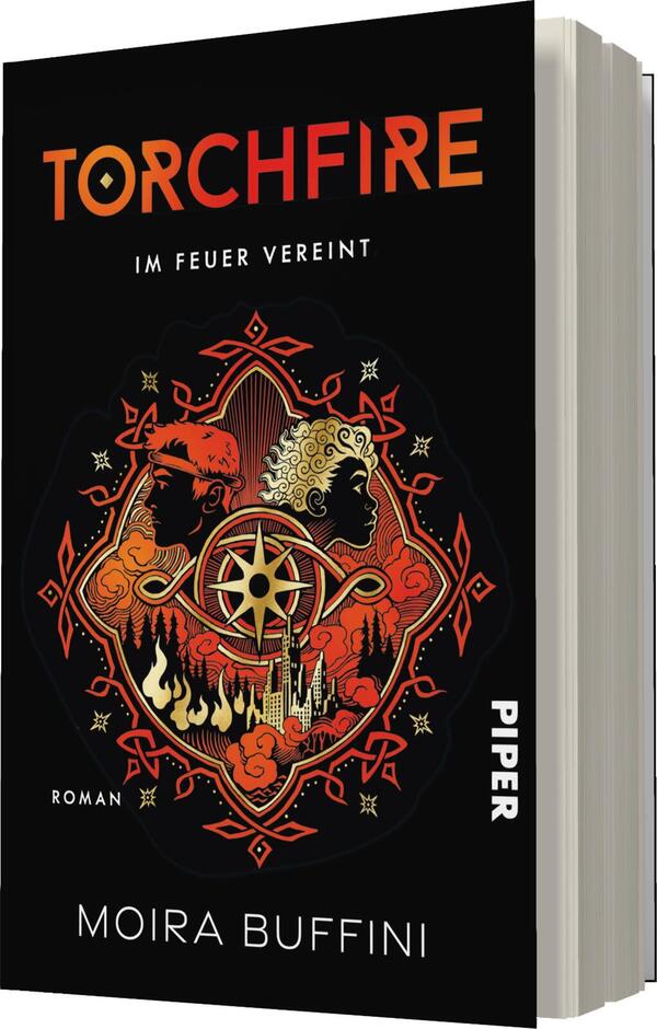 Das Buchcover zeigt einen kontrastreichen, schwarzen Hintergrund. In der Mitte befindet sich eine kunstvolle Illustration, die zwei Portraits von Figuren zeigt, umrahmt von feurigen Elementen und einem Kompasssymbol. Die Farben sind hauptsächlich in Rot- und Goldtönen gehalten, was eine dramatische Atmosphäre erzeugt. Der Titel „TORCHFIRE“ ist in großen, kräftigen Buchstaben oben platziert, während der Untertitel „im Feuer vereint“ darunter steht. Am unteren Rand sind der Autorenname „Moira Buffini“ und der Verlagsname „PIPER“ klar lesbar.