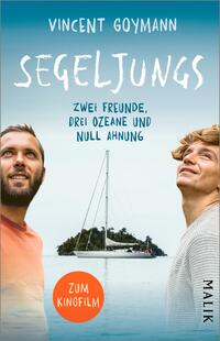 Das Buchcover zeigt zwei junge Männer auf einem Segelboot im Sonnenlicht, umgeben von einem weiten Meer. Sie lächeln und wirken entspannt. Der Titel „SEGUEL JUNGS“ ist in kräftigem Gelb am oberen Rand platziert, während der Untertitel „Zwei Freunde, drei Ozeane und null Ahnung“ darunter in kleinerer Schrift erscheint. In der unteren linken Ecke befindet sich ein gelber Button mit dem Text „Eine Weltumsegelung“. Der Verlag wird in kleinerer Schrift am unteren rechten Rand genannt. Die Gesamtatmosphäre vermittelt Abenteuerlust und Lebensfreude.