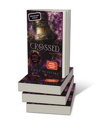 Bücherstapel des Buches „Crossed“