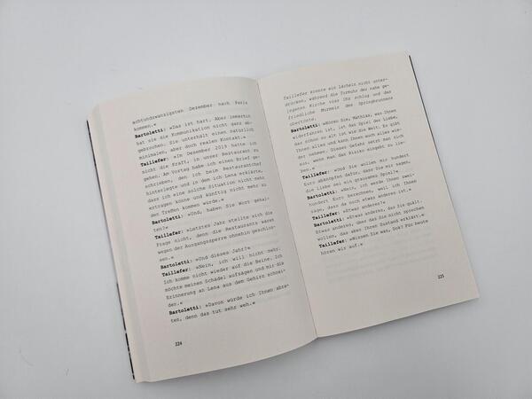 Außenansicht des Buches „Das Mädchen und der Verrat“