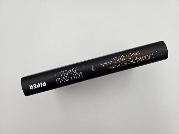 Außenansicht des Buches „Spitzer Stift schlägt stumpfes Schwert“