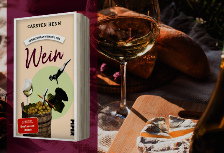 Buch mit Wein-Picknick im Hintergrund