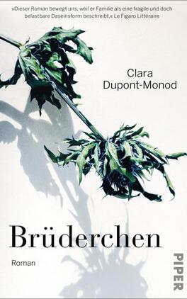 Das Buchcover zeigt eine stilisierte, vertikal angeordnete Pflanze mit trockenen Blättern, die sanft von oben nach unten reicht. Der Hintergrund ist in hellen, neutralen Farben gehalten, wodurch die Pflanze hervortritt. Der Titel „Brüderchen“ ist in großen, eleganten, schwarzen Buchstaben in der unteren rechten Ecke platziert, während der Name der Autorin, Clara Dupont-Monod, klein und dezent oben links steht. Die Gesamtatmosphäre des Covers wirkt melancholisch und nachdenklich.