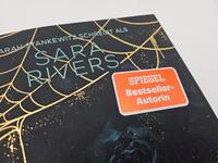 Außenansicht des Buches „Our darkest Lies“