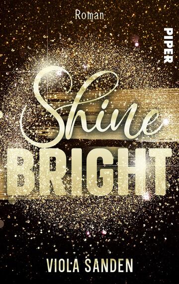 Das Buchcover zeigt eine glamouröse, schimmernde Oberfläche in Gold- und Schwarztönen, überlagert mit glitzernden Partikeln. Der Titel „Shine BRIGHT“ ist in großen, stilvollen Lettern dargestellt, wobei „Shine“ geschwungen und in Weiß hervorgehoben ist, während „BRIGHT“ in fester, gelber Schrift darunter steht. Oben links ist das Wort „Roman“ zu sehen. Unten am Cover befindet sich der Name der Autorin, Viola Sanden. Die gesamte Gestaltung vermittelt eine festliche und einladende Atmosphäre.