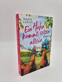 Außenansicht des Buches „Ein Huhn kommt selten allein“