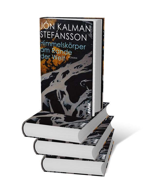 Bücherstapel des Buches „Himmelskörper am Rande der Welt“
