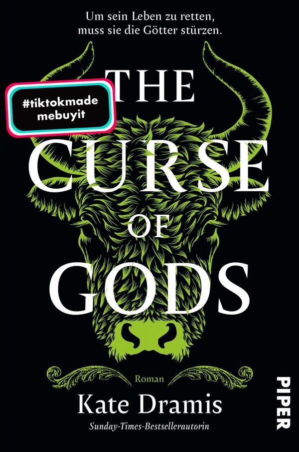 Das Buchcover zeigt einen schwarzen Hintergrund, vor dem ein stilisierter, grüner Wolfskopf prominent in der Mitte platziert ist. Der Titel „THE CURSE OF GODS“ erscheint in großem, weißem Schriftzug, während der Untertitel „Roman“ in kleineren Buchstaben darunter steht. Der Autorinnenname „Kate Dramis“ ist ebenfalls in Weiß und auffällig platziert. In der oberen linken Ecke befindet sich ein weißer Kreis mit dem Text „Vorläufiges Cover“. Ein mehrfarbiger, rechteckiger Button mit dem Hashtag „#tiktokmade mebuyit“ ist am unteren Rand des Covers angebracht. Die Atmosphäre ist mystisch und düster.